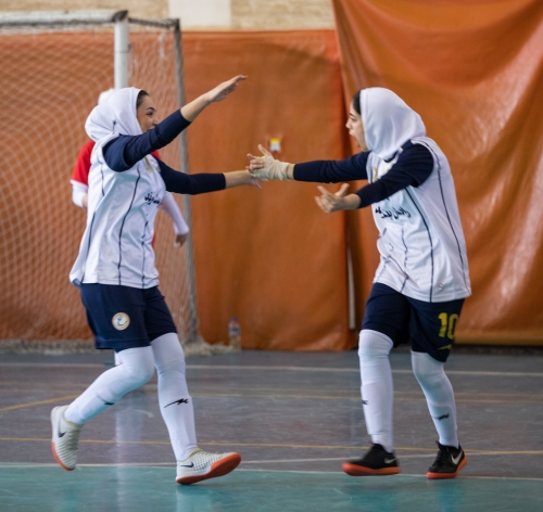 قهرمانی تیم هلدینگ عظام در اولین دوره‌ی مسابقات فوتسال زنان عظام 61