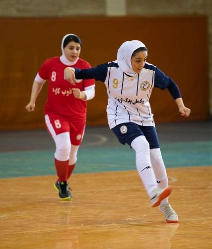 قهرمانی تیم هلدینگ عظام در اولین دوره‌ی مسابقات فوتسال زنان عظام 64