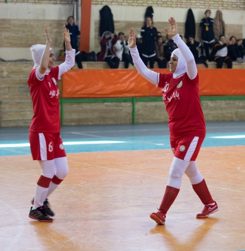 قهرمانی تیم هلدینگ عظام در اولین دوره‌ی مسابقات فوتسال زنان عظام 68