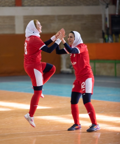 قهرمانی تیم هلدینگ عظام در اولین دوره‌ی مسابقات فوتسال زنان عظام 90