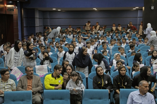 حضور عباس ایروانی در افتتاح پروژه های مسئولیت اجتماعی عظام 89