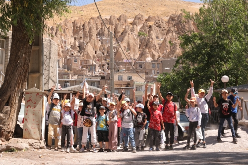 برگزاری رادیو عظام خانواده برای فرزندان کارکنان پیستون 18