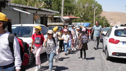برگزاری رادیو عظام خانواده برای فرزندان کارکنان پیستون 73