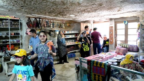برگزاری رادیو عظام خانواده برای فرزندان کارکنان پیستون 93