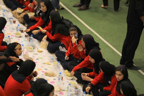حضور اعضای کانون مهر عظام اسلامشهر در مراسم افطاری هلدینگ عظام 69