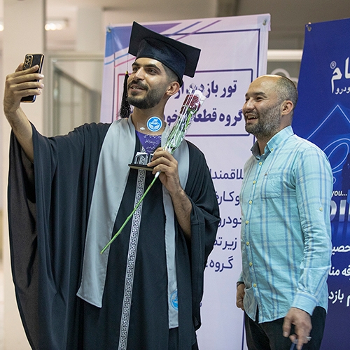 غرفه‌ی عظام در مراسم فارغ‌التحصیلی دانشجویان مدیریت دانشگاه تهران