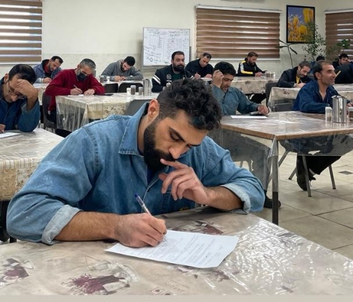 برگزاری آزمون کتبی مهارت در شرکت پایاذوب کاوه با حضور پرسنل تولید