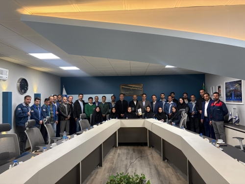 تجلیل از سال‌ها خدمت و همراهی مهندس اکبری در سازه‌سیم پویش