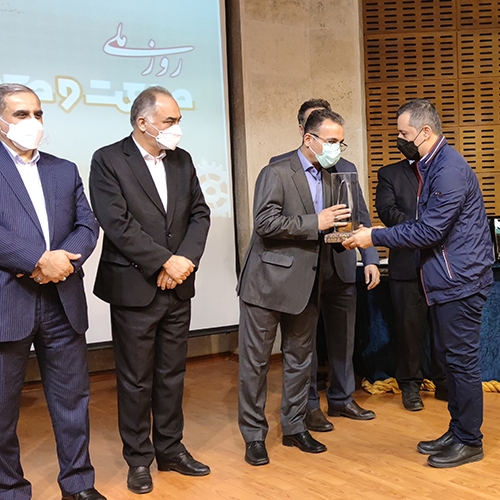 تقدیر از فرآوری و ساخت و پایا کلاچ در روز ملی صنعت و معدن 