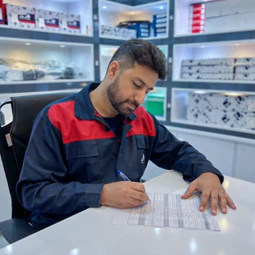 روایتی از ده سال تلاش؛ گفتوگو با سید موسی آلبوشوکه کارشناس کنترل کیفیت شرکت فیاکو